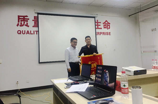 項(xiàng)目總監(jiān)金學(xué)俊老師頒獎(jiǎng) 項(xiàng)目總監(jiān)金學(xué)俊老師頒獎(jiǎng)